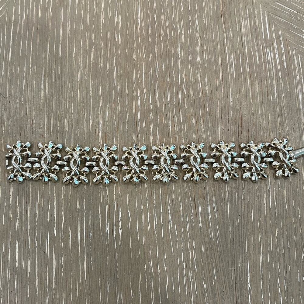 Vintage Coro bracelet gold tone